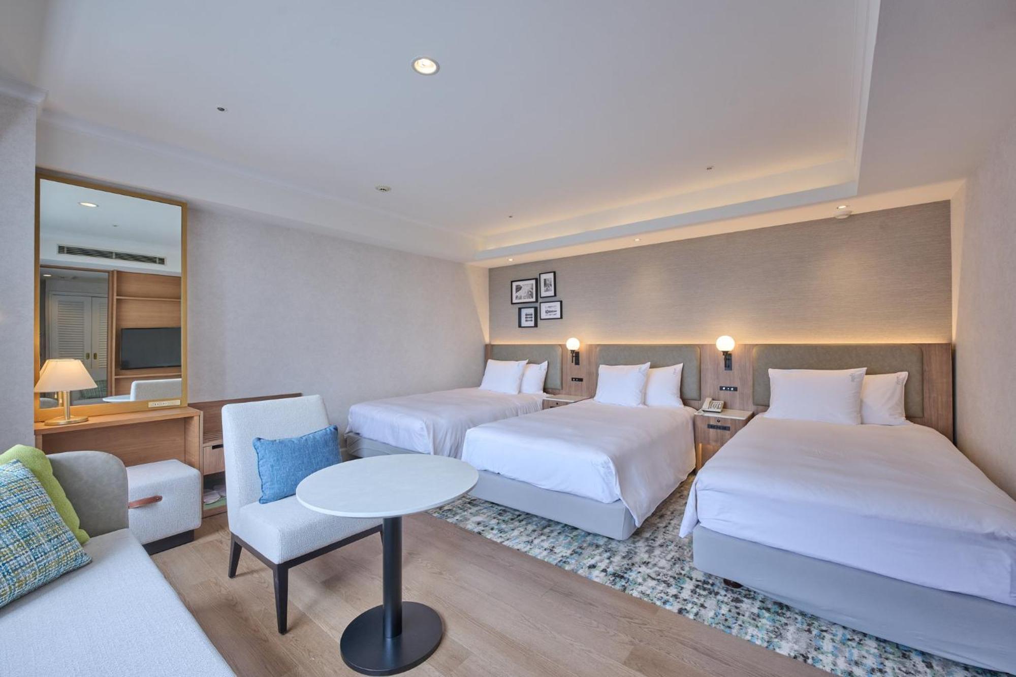Premium Room Three Single Beds Canal View Corner