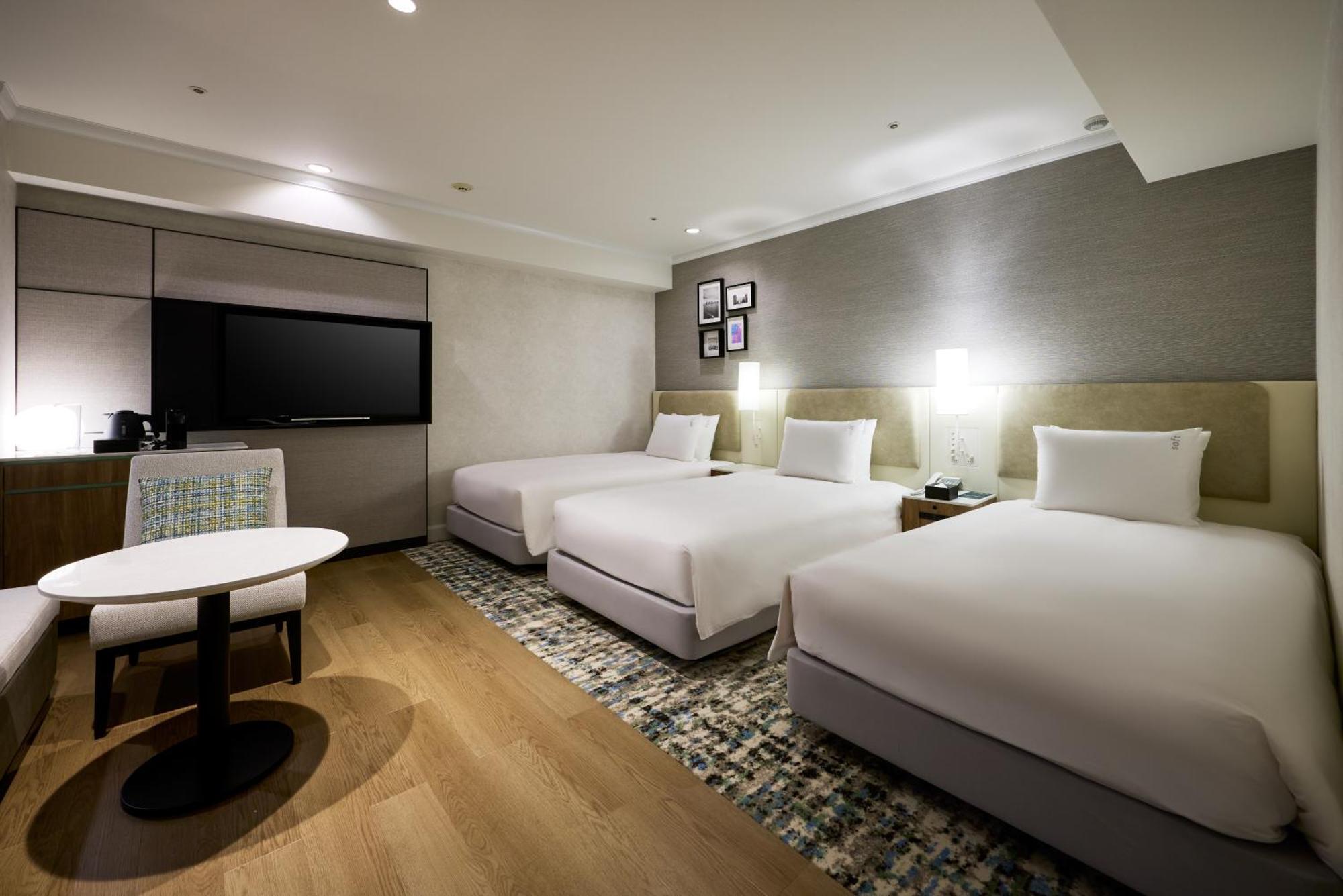 Premium Room Three Single Beds Canal View Corner